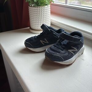 New balance size 4 Xw navy baby sneakers